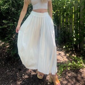 Wild Raven Boutique White Wide Leg Cropped Pants Size Small
